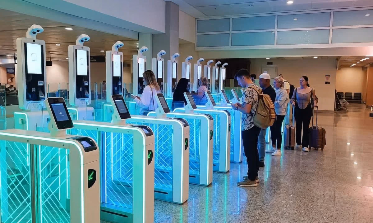Immigration autogates at Bali Ngurah Rai Airport for travelers using e-VOA in 2026