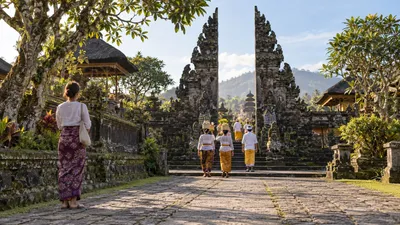 Bali Temple Ceremonies: A Respectful Visitor's Guide